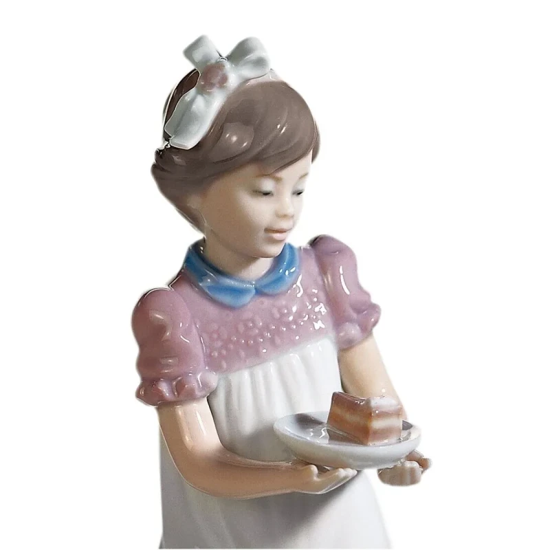 Lladró - Scultura Bambina con Torta - Porcellana