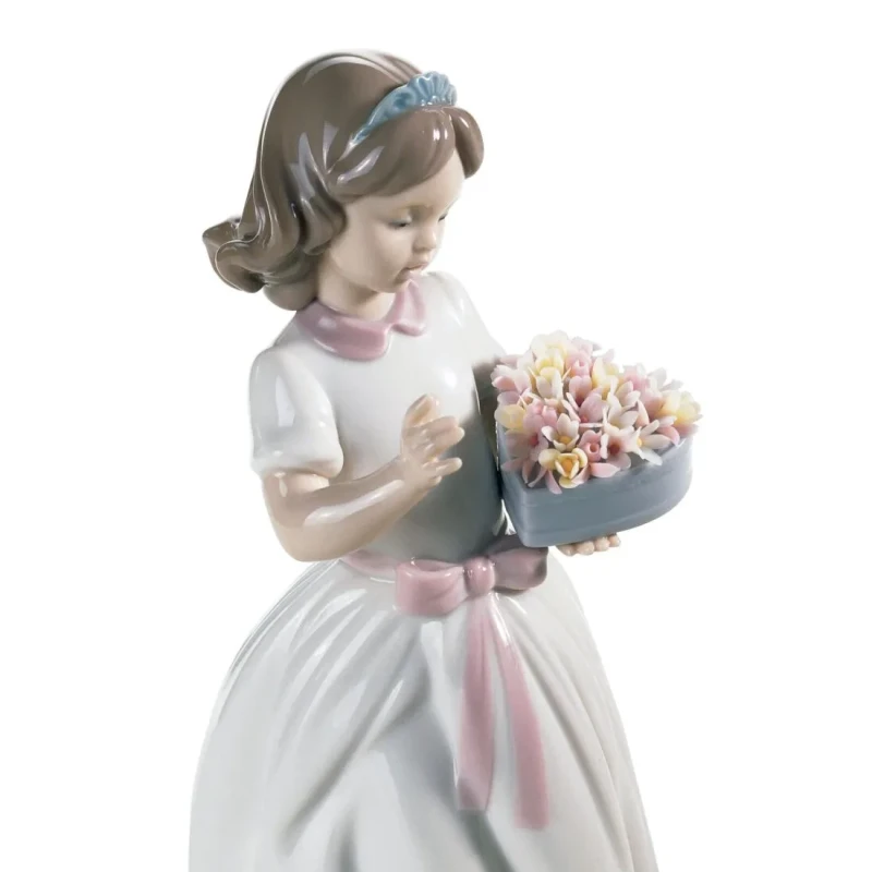 Lladró - Little Girl For a Special Person Sculpture - Porcelain
