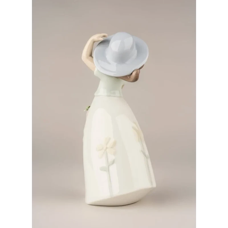Lladró - Little Girl Daisy Sculpture - Porcelain
