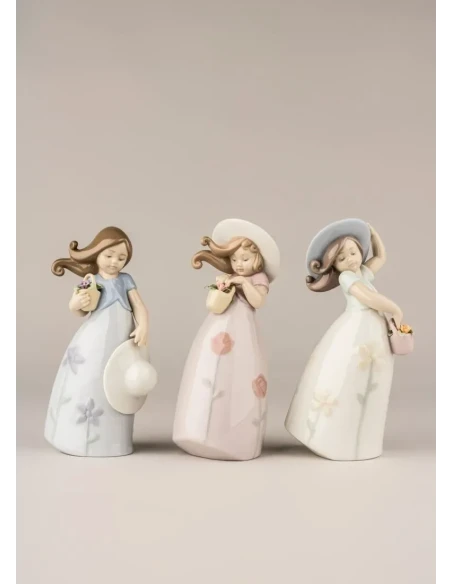 Lladró - Little Girl Daisy Sculpture - Porcelain