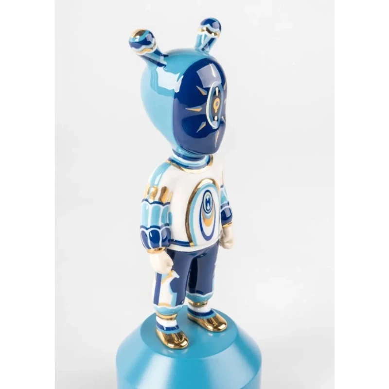 Lladró - Sculpture The Guest by Kzeng Jiang - Blue