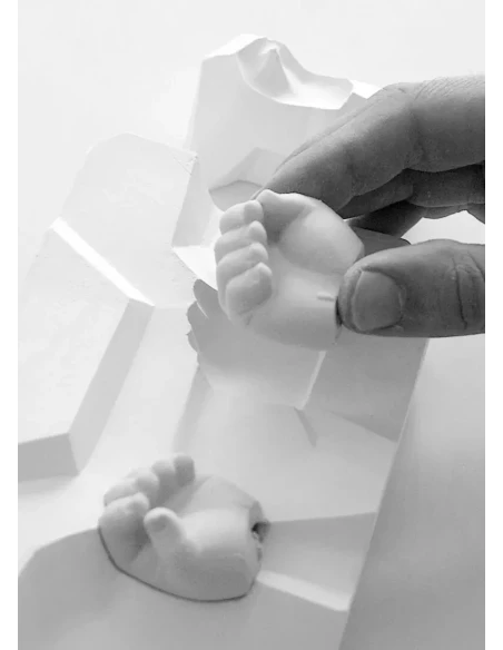 Lladró - The White Guest Sculpture - White