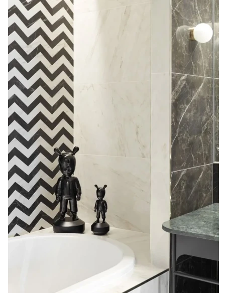 Lladró - The Black Guest Sculpture - Black