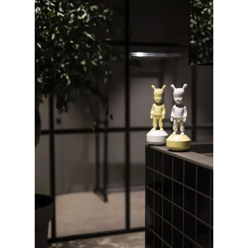 Lladró - Scultura The Yellow Guest - Giallo / Bianco