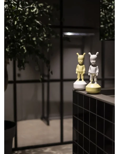 Lladró - Scultura The Yellow Guest - Giallo / Bianco