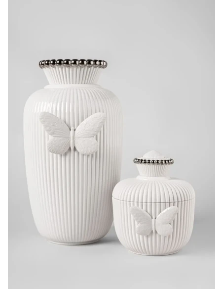 Lladró - Lady Luck Vase by Olga Hanono - White