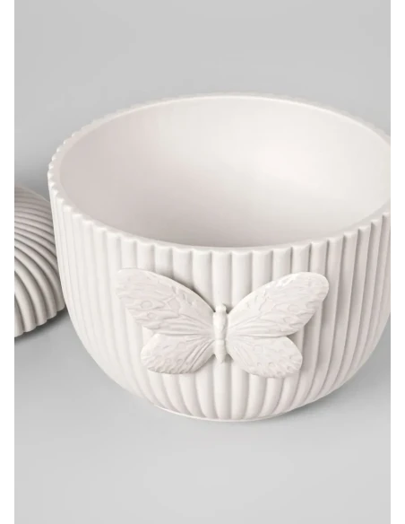 Lladró - Lady Luck Jewelry Box by Olga Hanono - White