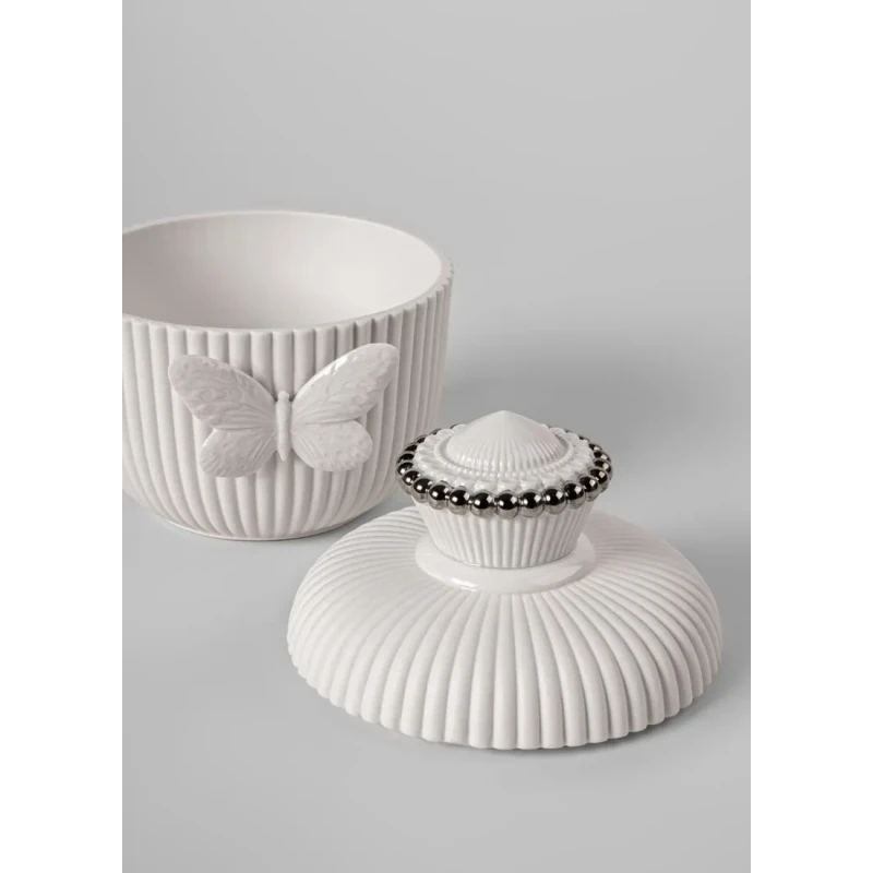 Lladró - Lady Luck Jewelry Box by Olga Hanono - White