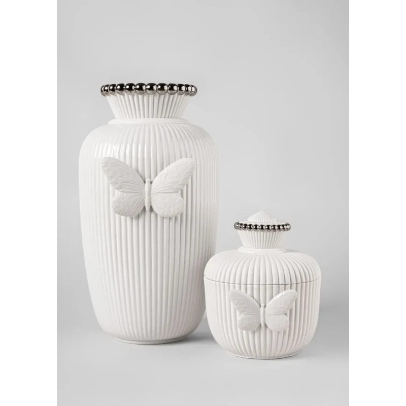 Lladró - Lady Luck Jewelry Box by Olga Hanono - White