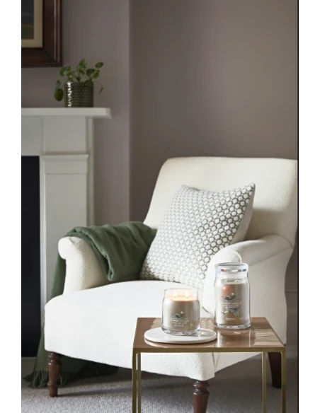 Yankee Candle - Amber & Sandalwood - Candela in Giara Media