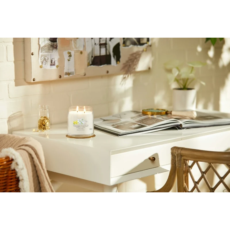 Yankee Candle - Midnight Jasmine Medium Jar