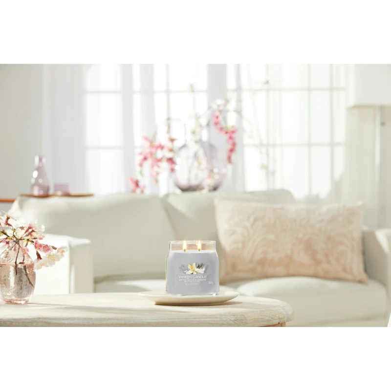 Yankee Candle - Smoked Vanilla & Cashmere Candela in Giara Media