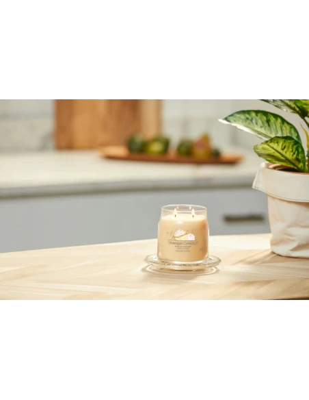 Yankee Candle - Vanilla Cupcake - Medium Jar Candle