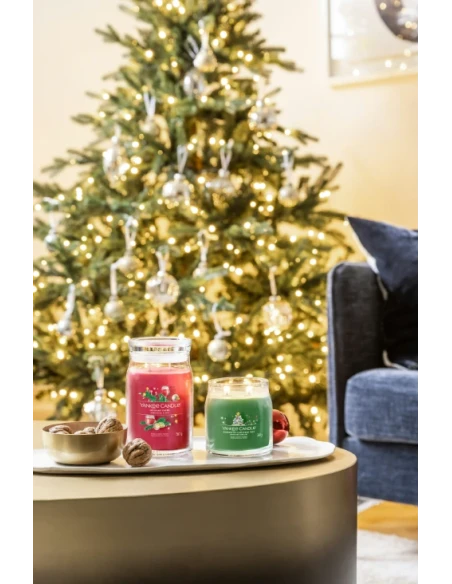 Yankee Candle - Shimmering Christmas Tree - Medium Jar Candle